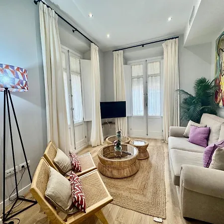 Conde Brand New Stylish Apartment Seville