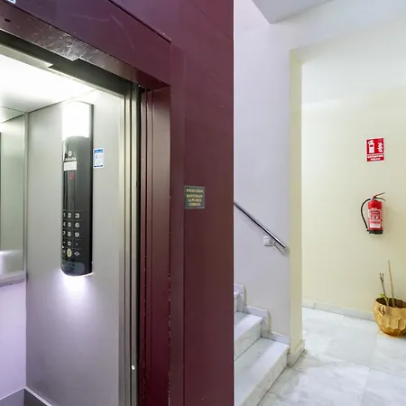 Conde Brand New Stylish Apartment Seville