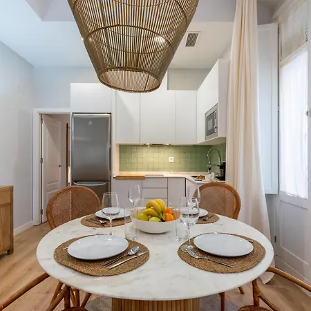 Conde Brand New Stylish Apartment Seville
