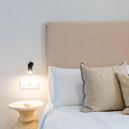 Conde Brand New Stylish Apartment